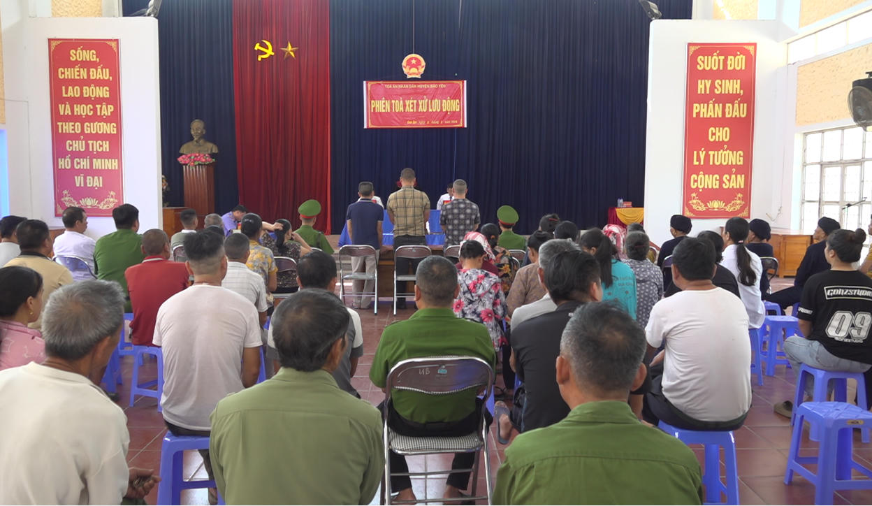 Xét xử 3 đối tượng hành hung lái xe đầu kéo trên cao tốc Nội Bài - Lào Cai