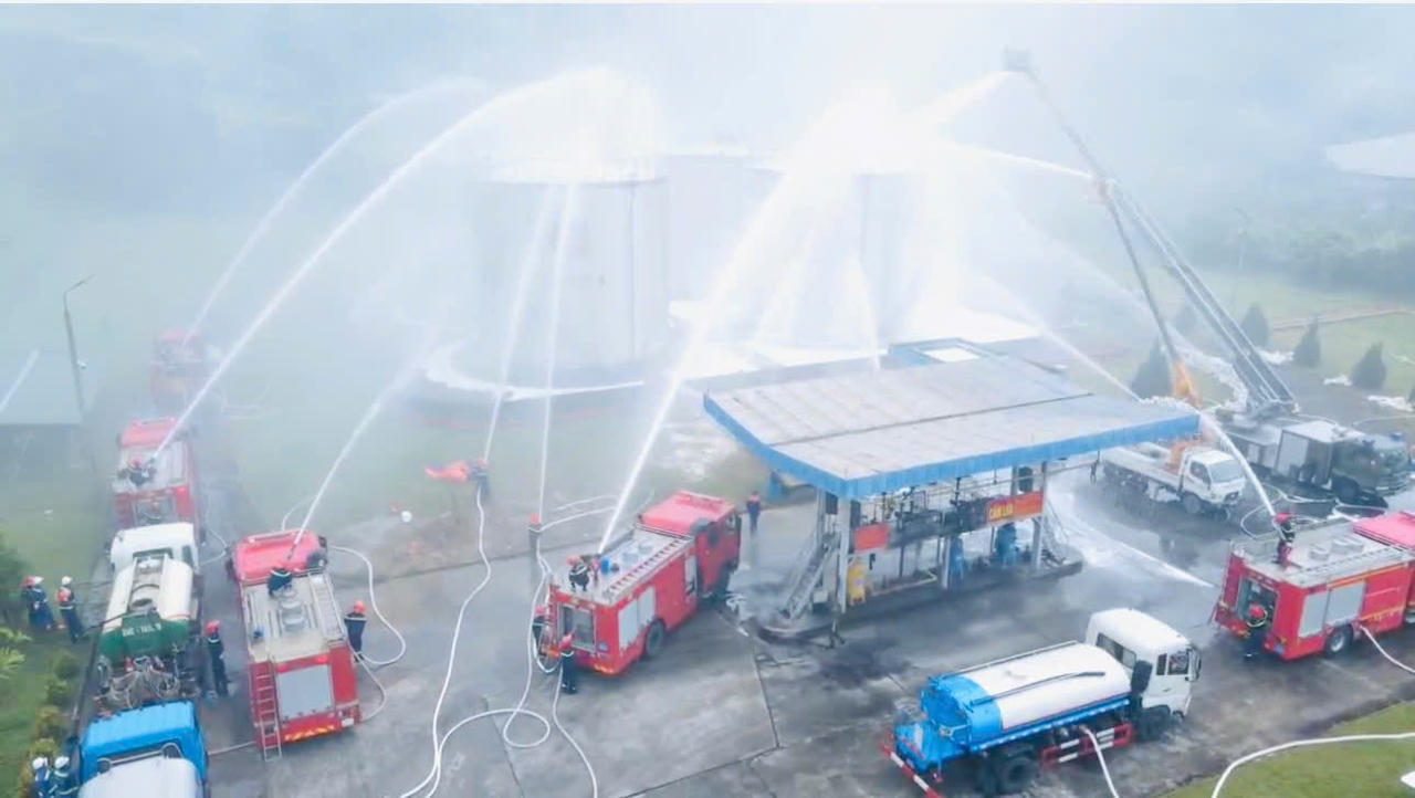 Diễn tập phương án chữa cháy và cứu nạn, cứu hộ tại Lào Cai