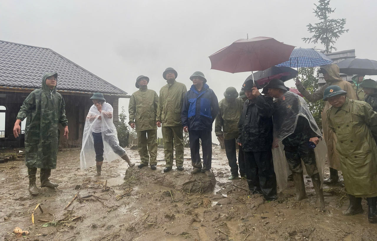 Huy động gần 150 người tìm kiếm nạn nhân mất tích tại Sa Pa