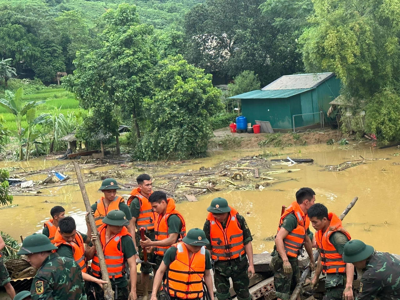 Thêm giây phút kinh hoàng tại Làng Nủ, Lào Cai