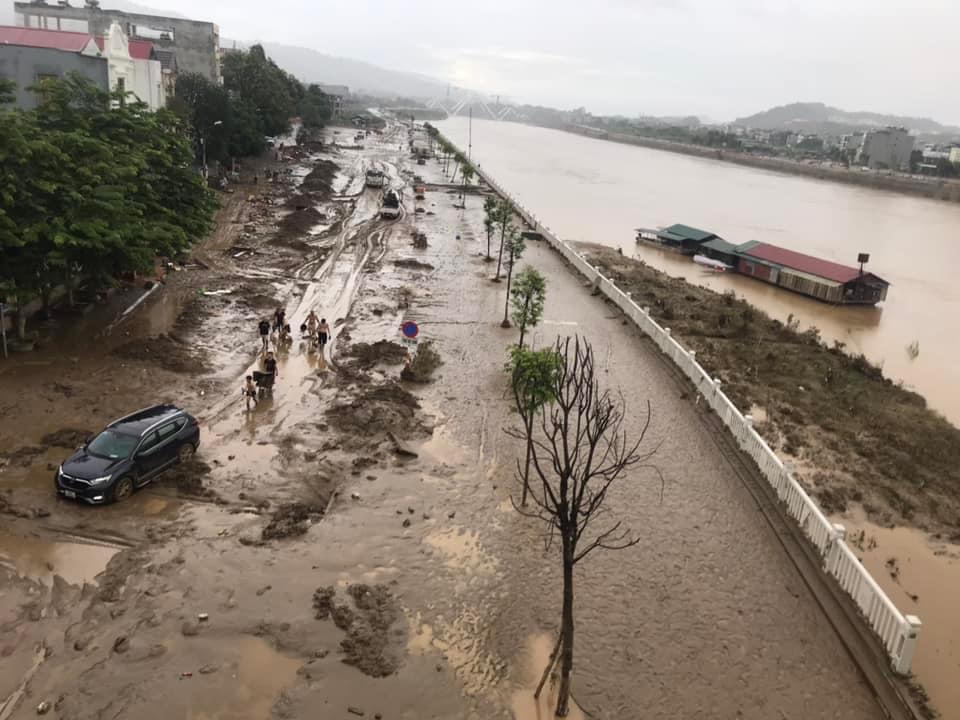 Thành phố Lào Cai sau 2 ngày lũ rút 