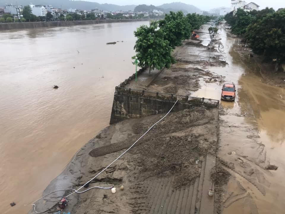 Thành phố Lào Cai sau 2 ngày lũ rút 