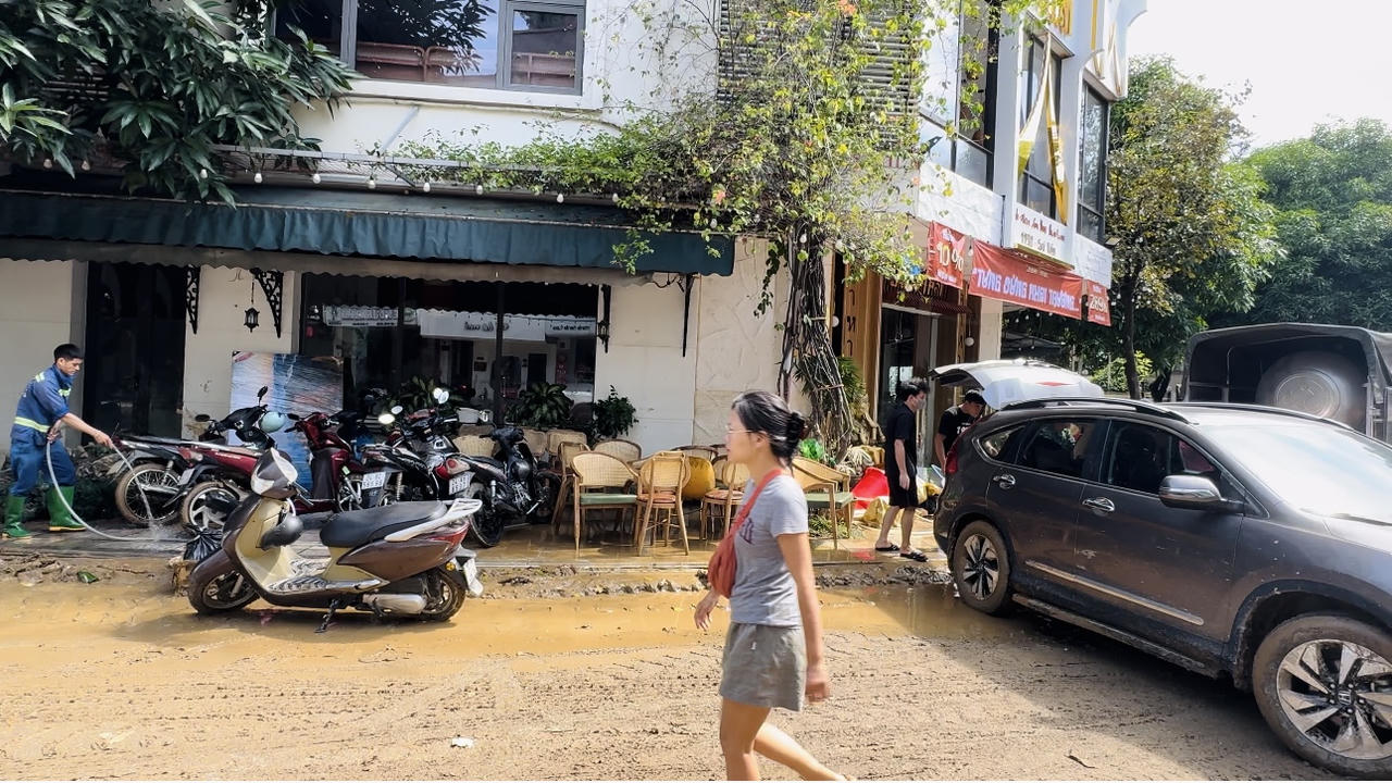 Thành phố Lào Cai sau 2 ngày lũ rút 