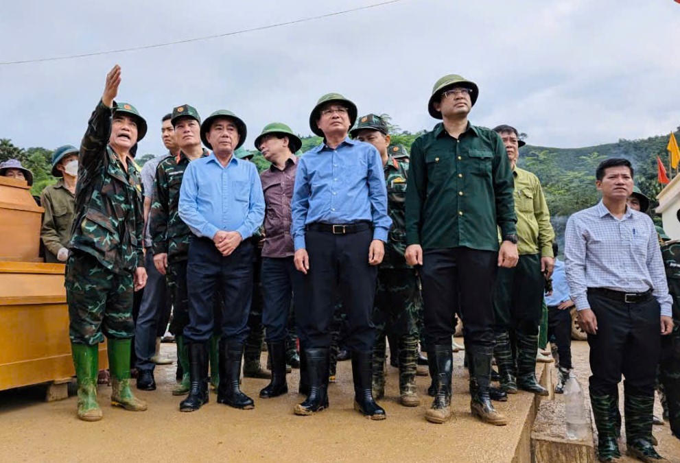 Chủ nhiệm Ủy ban Kiểm tra TƯ Trần Cẩm Tú đến hiện trường Làng Nủ