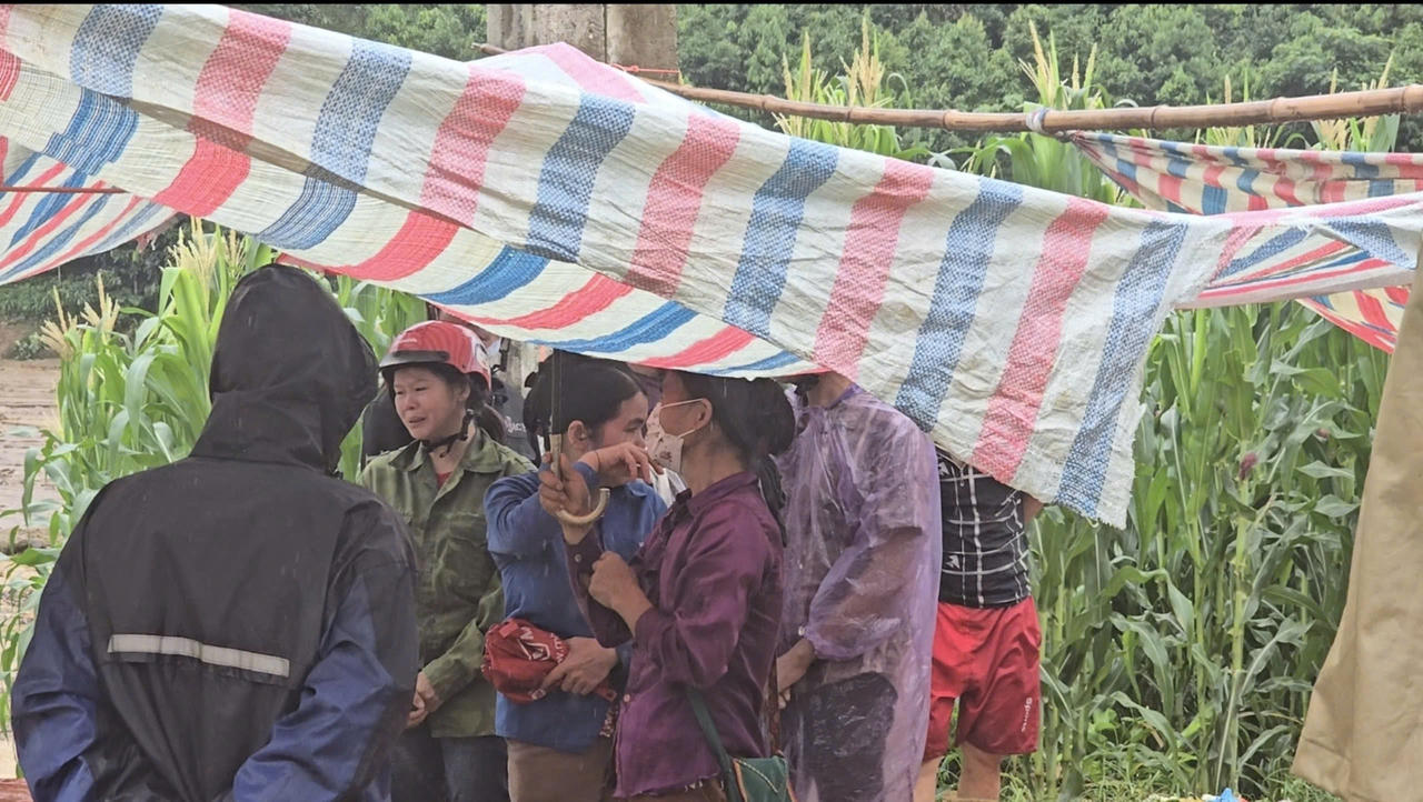 Thảm họa lũ quét Làng Nủ: Không còn nước mắt để rơi!