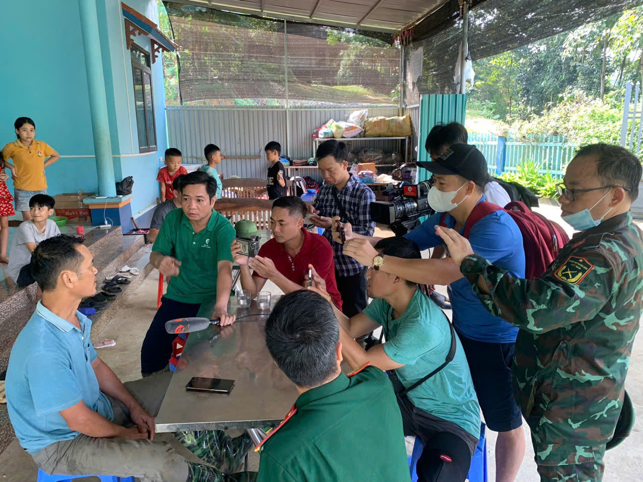 Phát hiện 'kỳ tích' tại Làng Nủ: Tìm thấy 2 hộ gia đình với 8 người thoát nạn