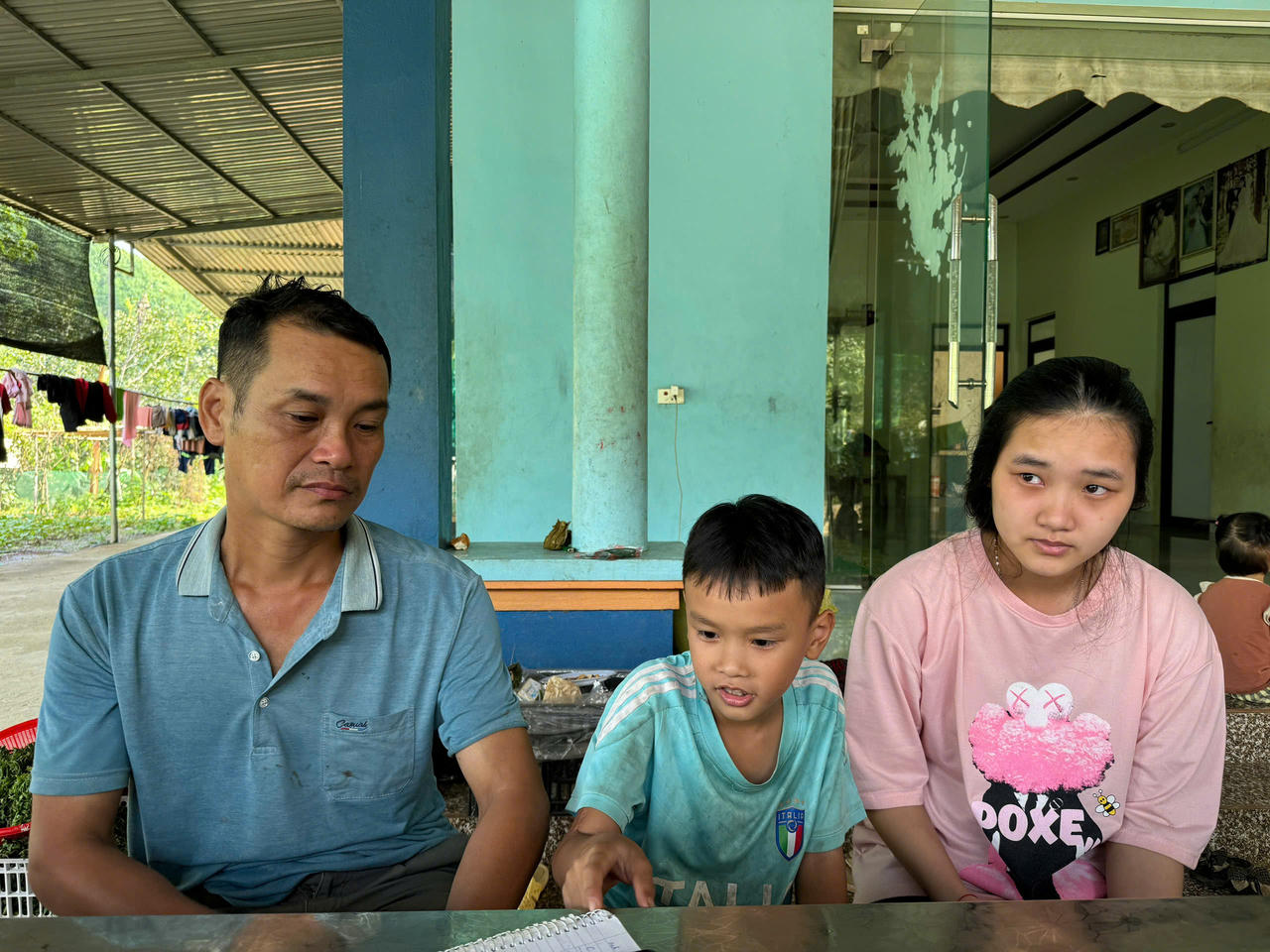 Phát hiện 'kỳ tích' tại Làng Nủ: Tìm thấy 2 hộ gia đình với 8 người thoát nạn