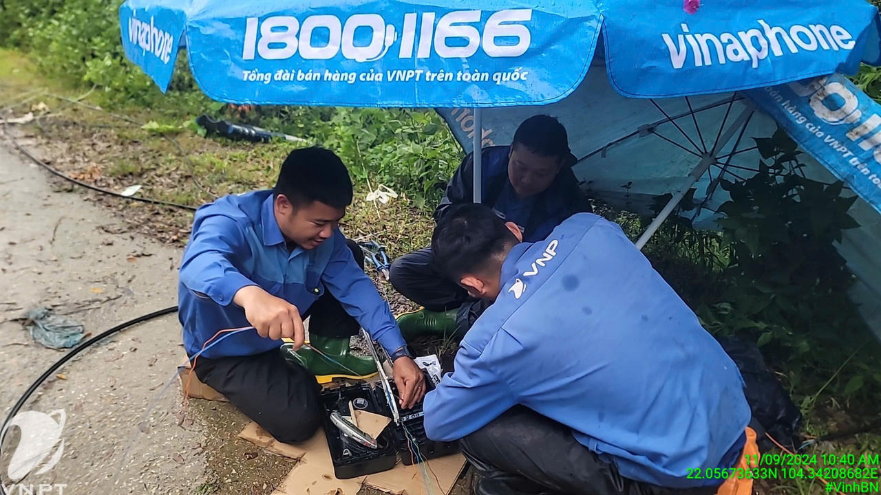 'Căng mình' tìm nạn nhân, hối hả ổn định lại cuộc sống nơi lũ dữ tàn phá ở Lào Cai