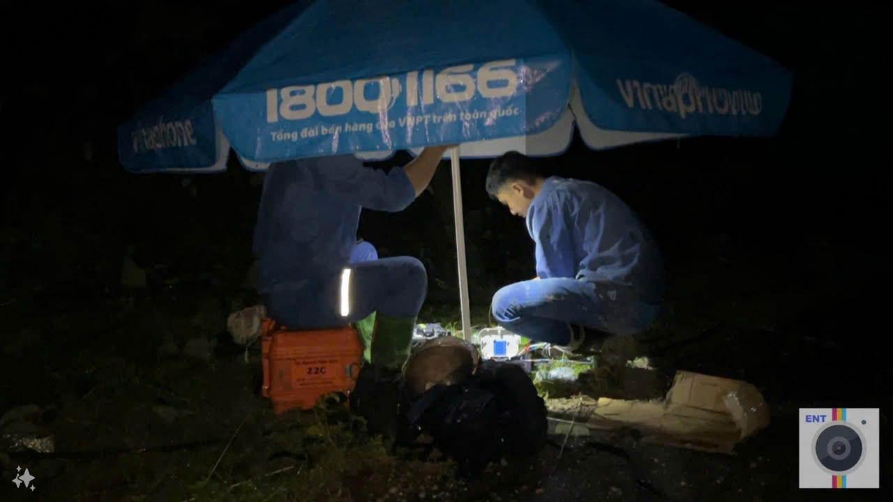 'Căng mình' tìm nạn nhân, hối hả ổn định lại cuộc sống nơi lũ dữ tàn phá ở Lào Cai