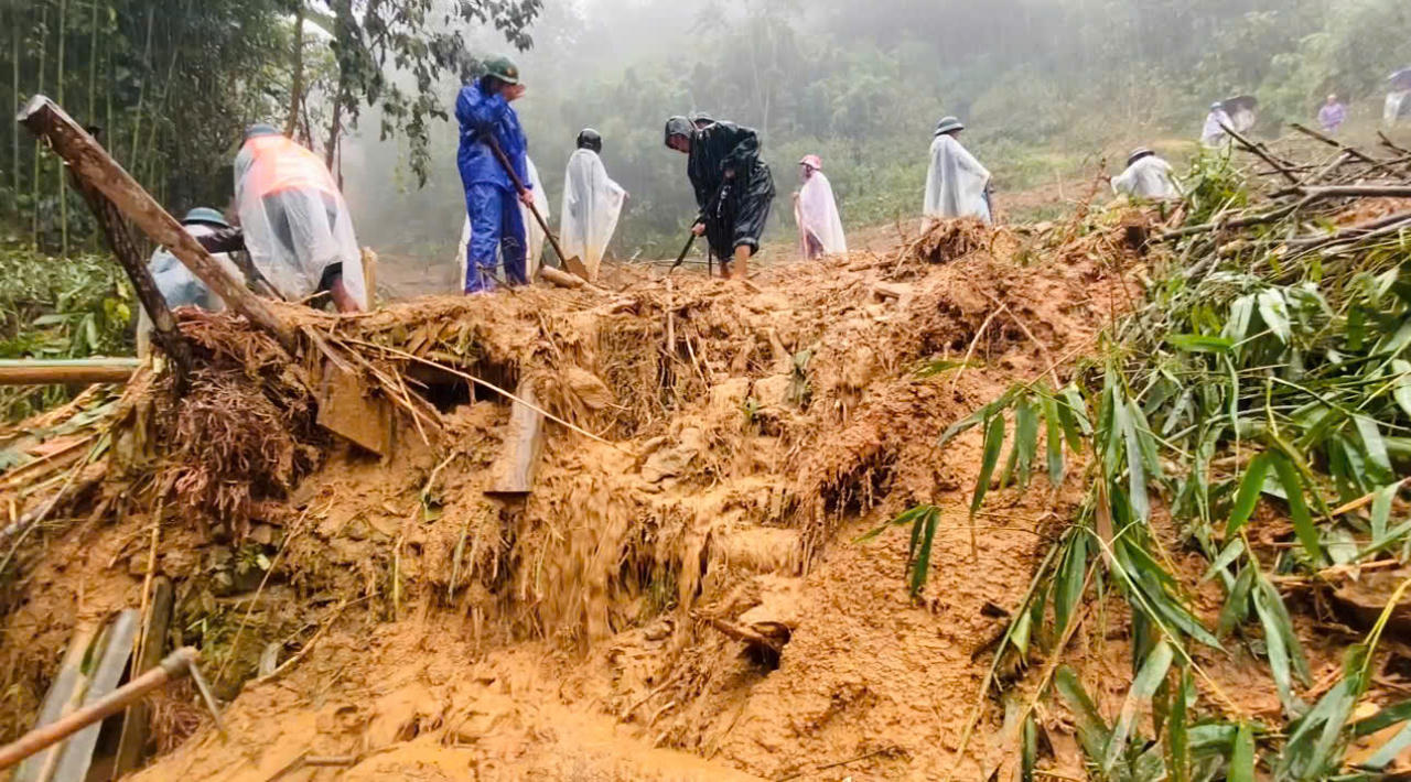 Đoàn Kinh tế quốc phòng 345 kịp thời hỗ trợ tìm kiếm nạn nhân mất tích tại Bát Xát