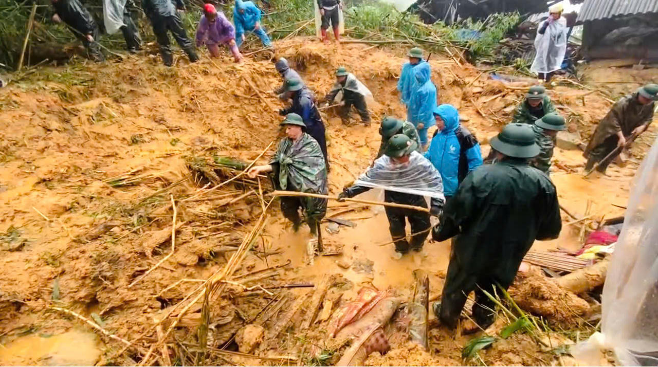 Đoàn Kinh tế quốc phòng 345 kịp thời hỗ trợ tìm kiếm nạn nhân mất tích tại Bát Xát
