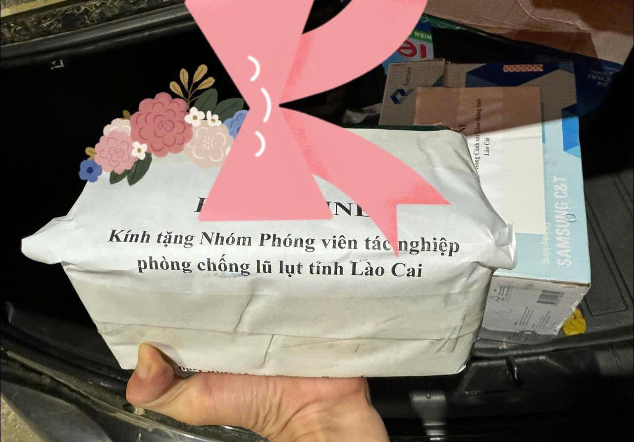 Ấm lòng nghĩa tình dân tộc, chung tay giúp người dân vùng lũ vượt qua khó khăn