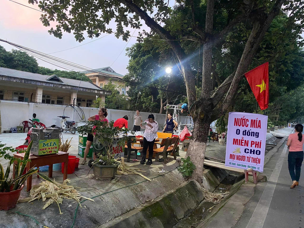 Ấm lòng nghĩa tình dân tộc, chung tay giúp người dân vùng lũ vượt qua khó khăn