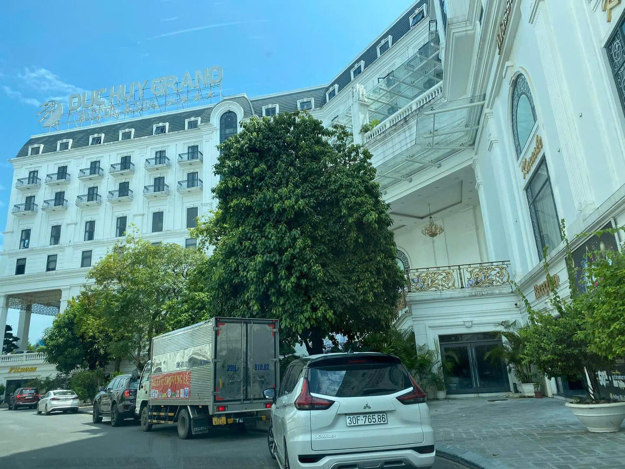 Ấm lòng nghĩa tình dân tộc, chung tay giúp người dân vùng lũ vượt qua khó khăn