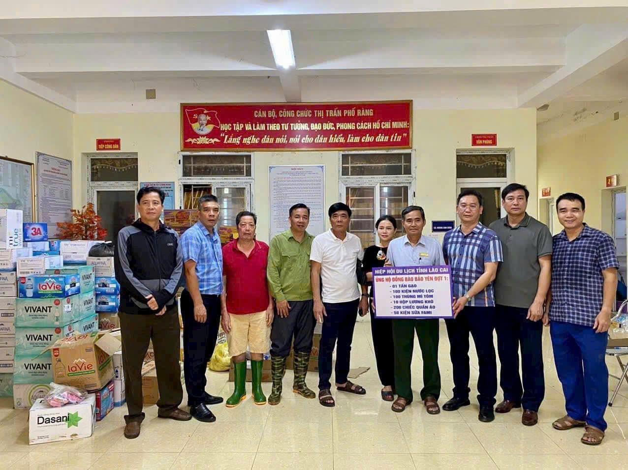 Ấm lòng nghĩa tình dân tộc, chung tay giúp người dân vùng lũ vượt qua khó khăn