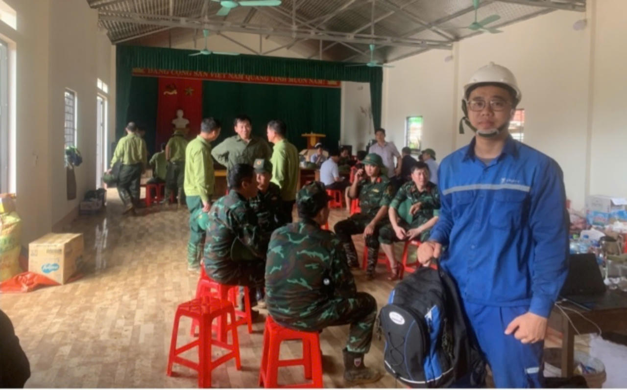 ‘Vượt ngàn' để 'nối sóng' sau sự tàn phá của bão số 3