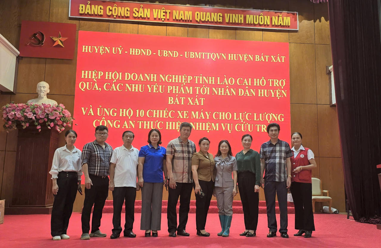 Doanh nhân trẻ hỗ trợ đồng bào thiệt hại do mưa lũ tại Bát Xát