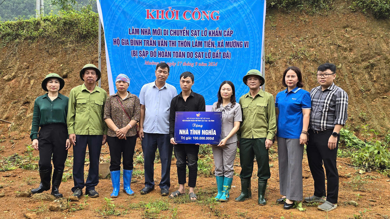 Doanh nhân trẻ hỗ trợ đồng bào thiệt hại do mưa lũ tại Bát Xát