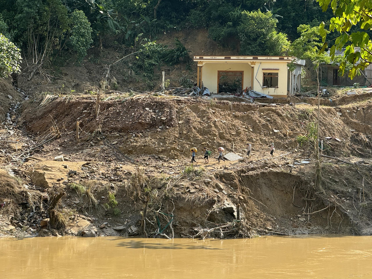 Hình ảnh sự tàn phá khốc liệt do mưa lũ gây ra trên địa bàn huyện Bắc Hà