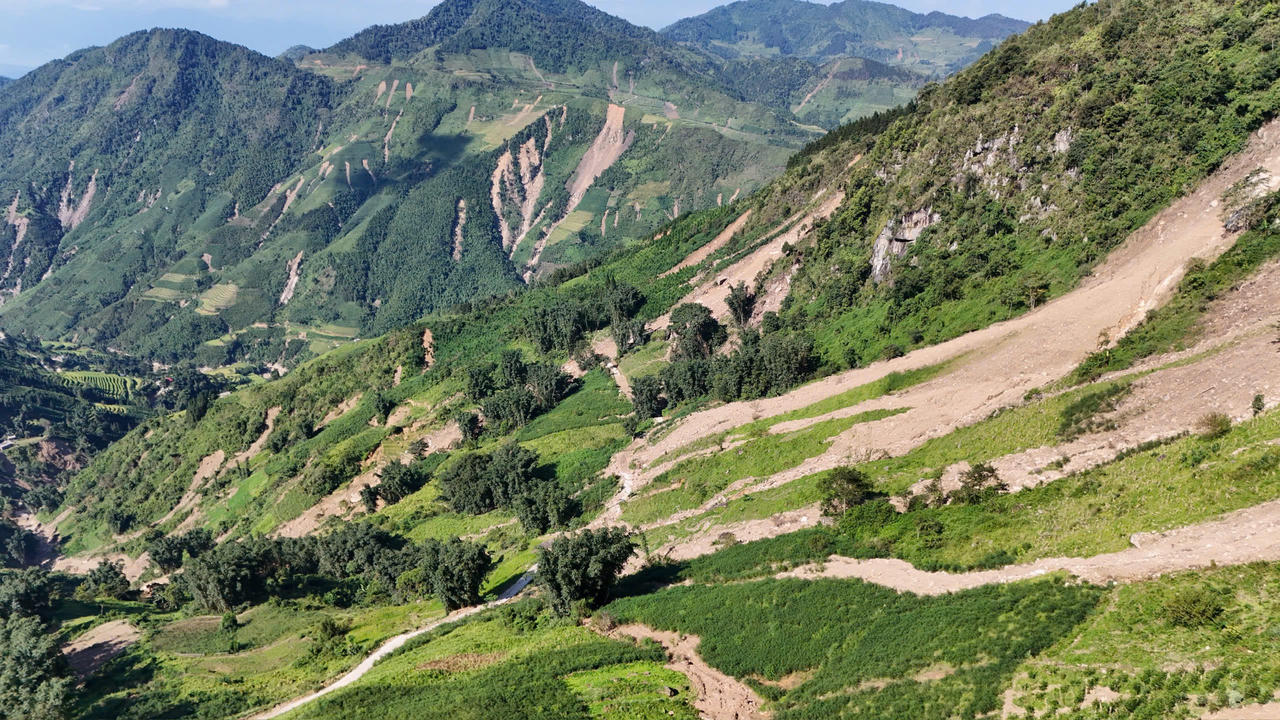 Hình ảnh sự tàn phá khốc liệt do mưa lũ gây ra trên địa bàn huyện Bắc Hà