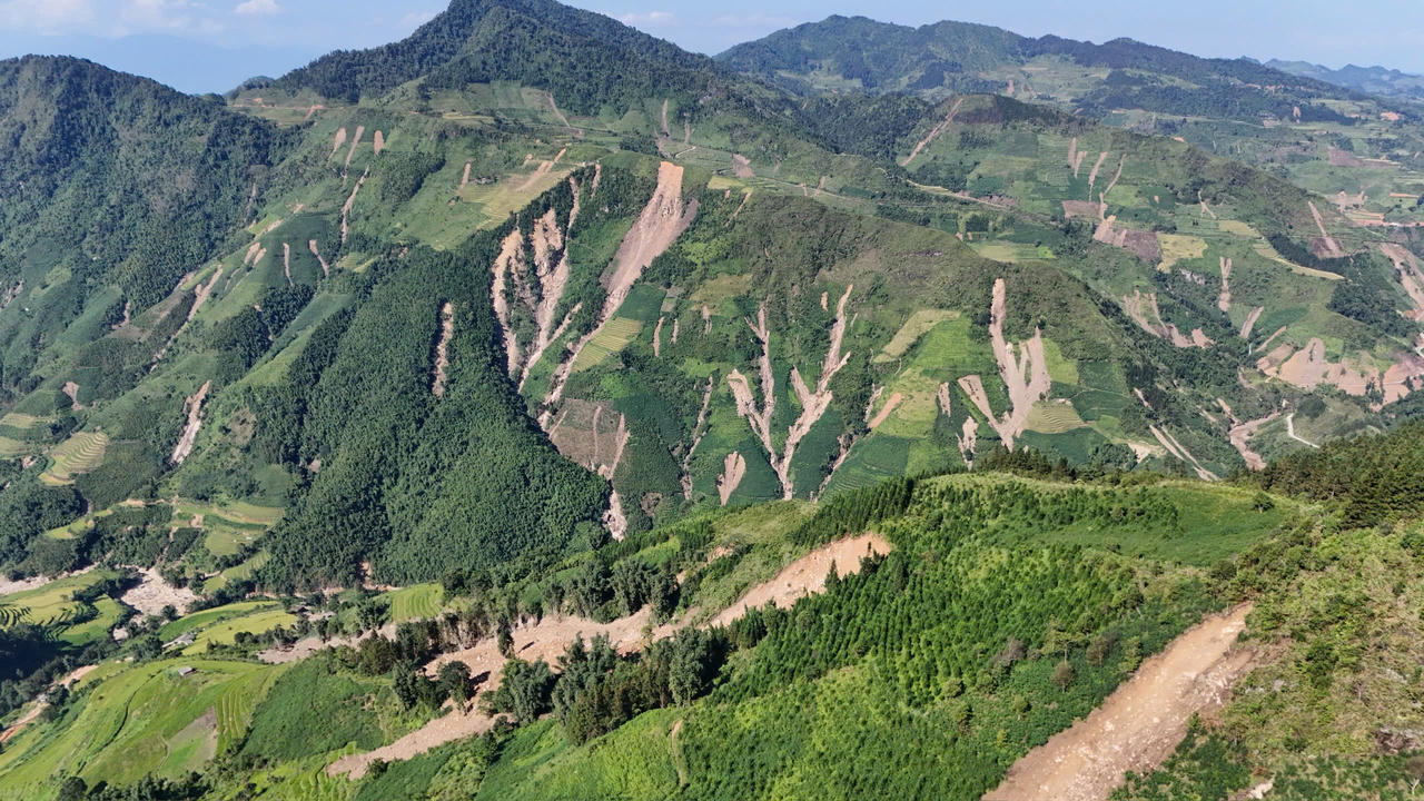 Hình ảnh sự tàn phá khốc liệt do mưa lũ gây ra trên địa bàn huyện Bắc Hà