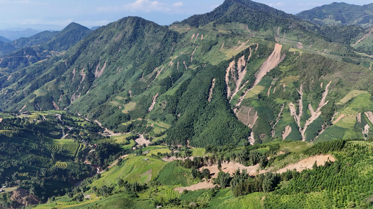 Hình ảnh sự tàn phá khốc liệt do mưa lũ gây ra trên địa bàn huyện Bắc Hà