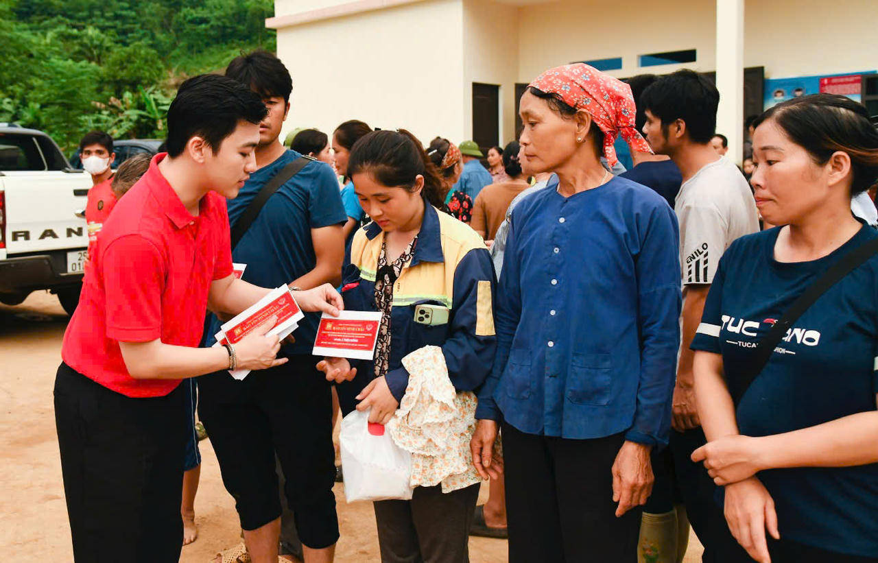 Bảo Tín Minh Châu ủng hộ 760 triệu đồng hỗ trợ cho đồng bào bị thiệt hại do bão lũ