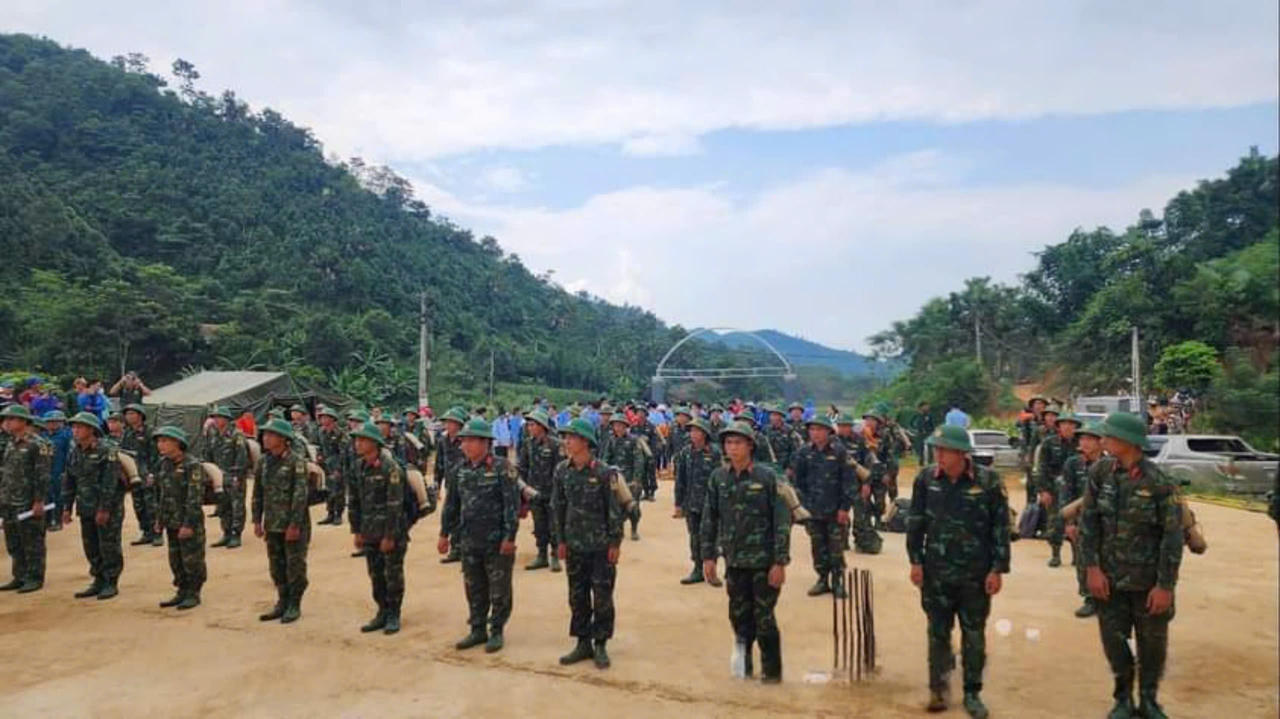 Lực lượng quân đội rút khỏi Làng Nủ