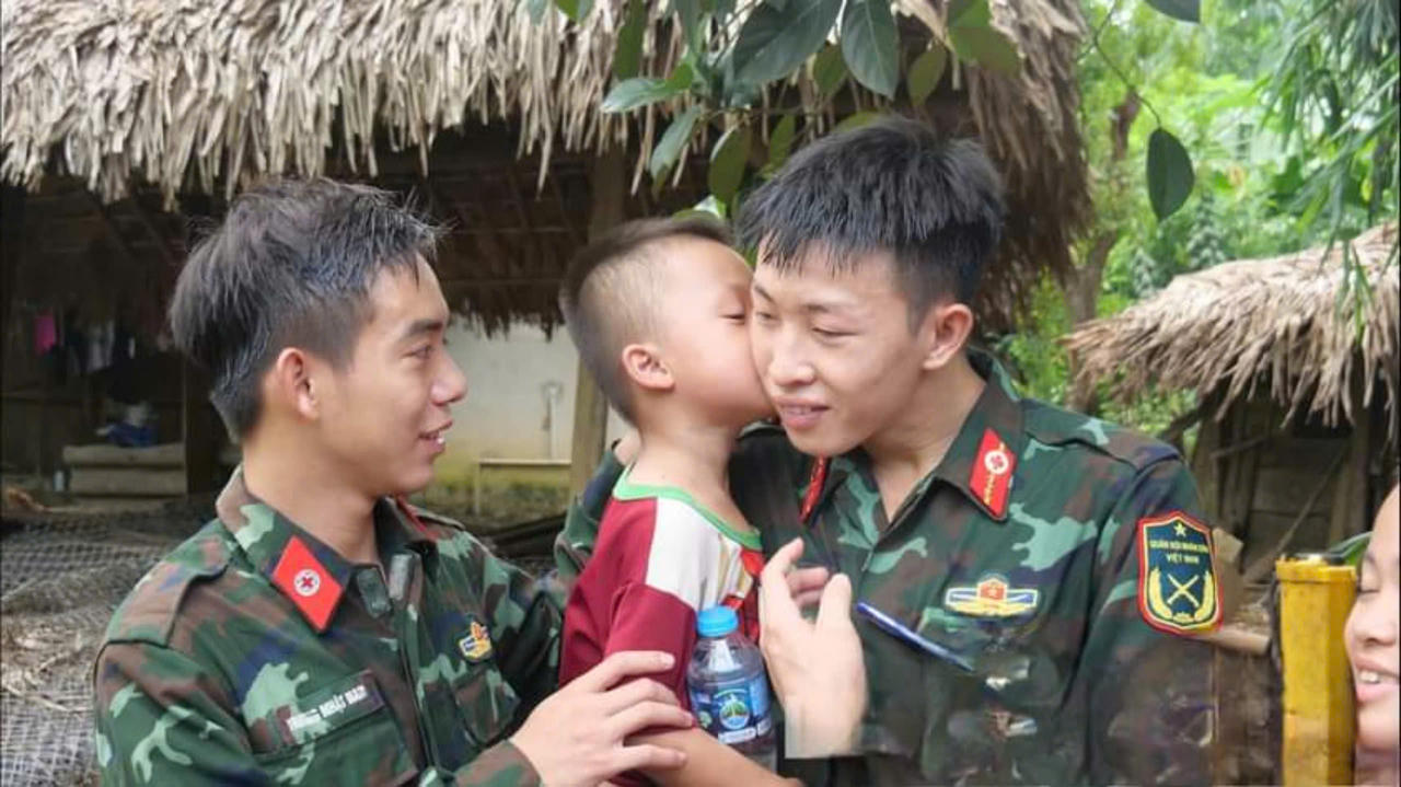 Lực lượng quân đội rút khỏi Làng Nủ