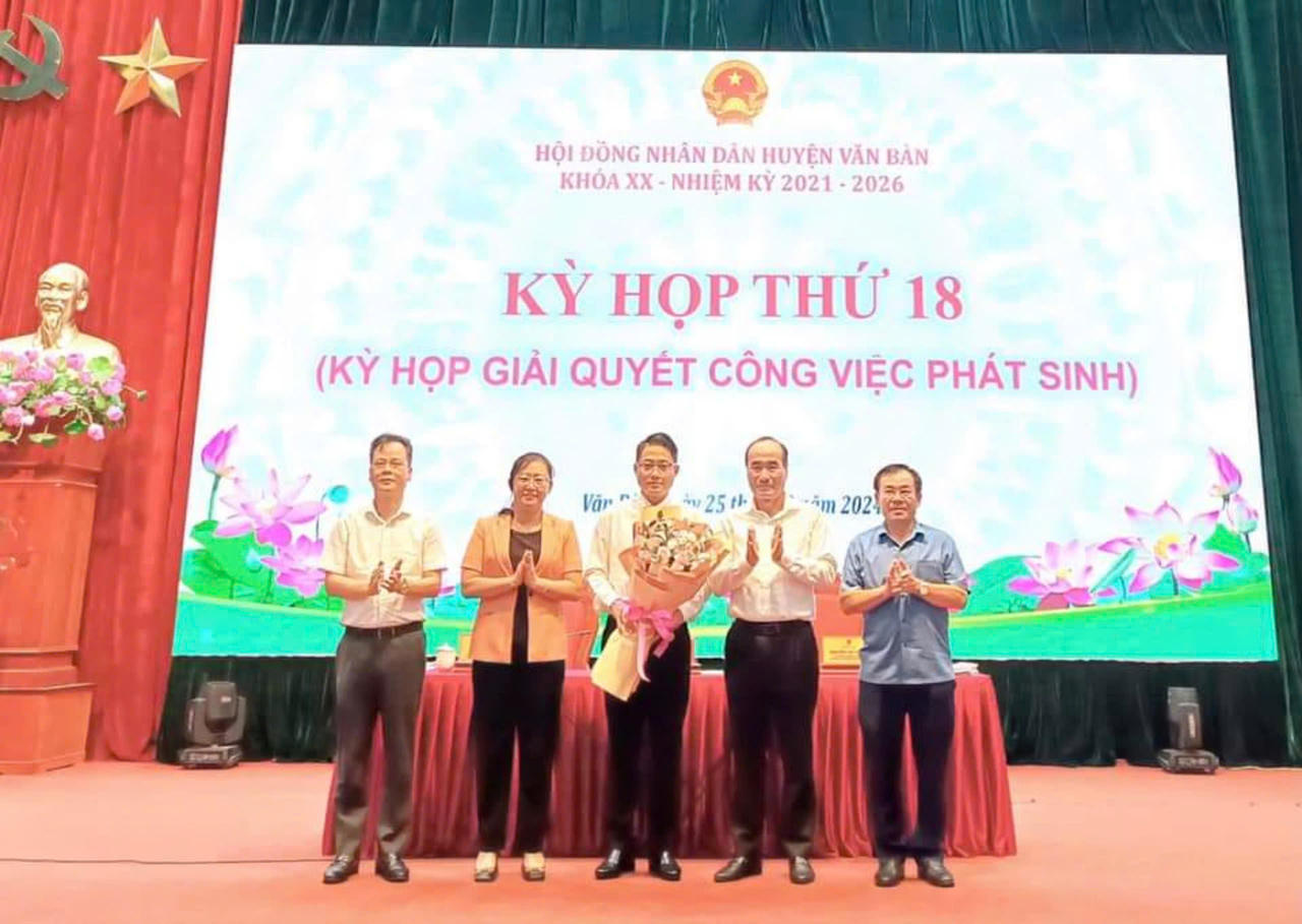 Ông Ngô Hoài Linh làm Chủ tịch huyện Văn Bàn