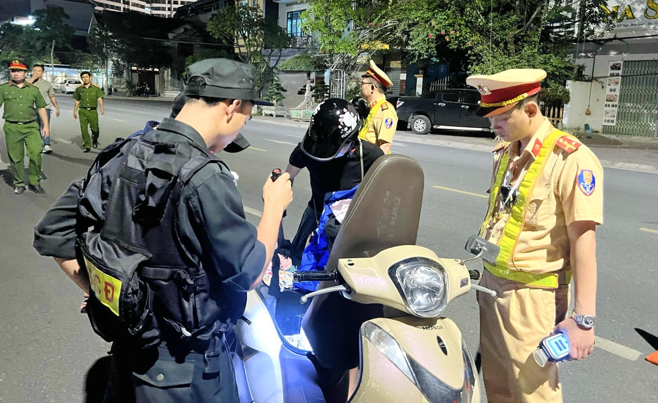 Lào Cai: Xử lý nghiêm vi phạm, tăng cường tuyên truyền ATGT đối với lứa tuổi học sinh