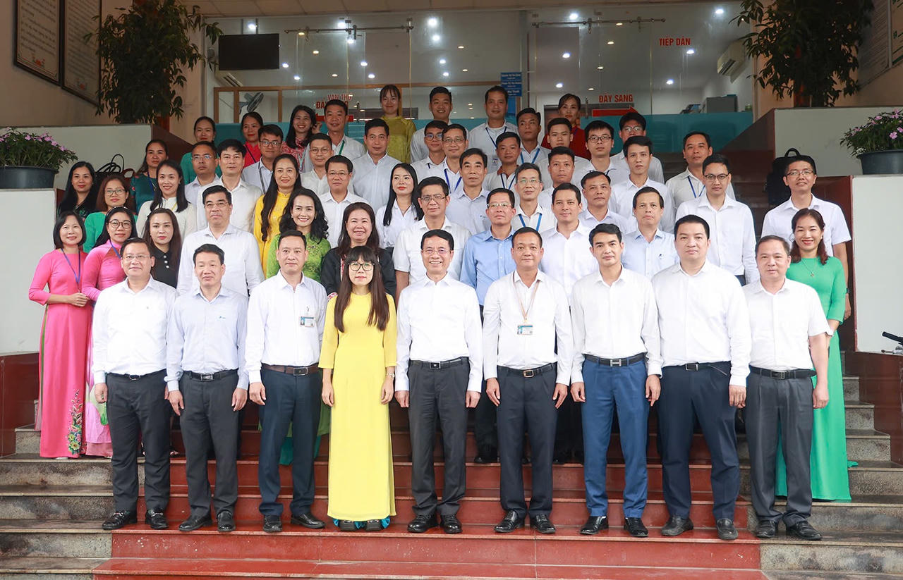 Bộ trưởng Bộ Thông tin và Truyền thông làm việc tại Lào Cai