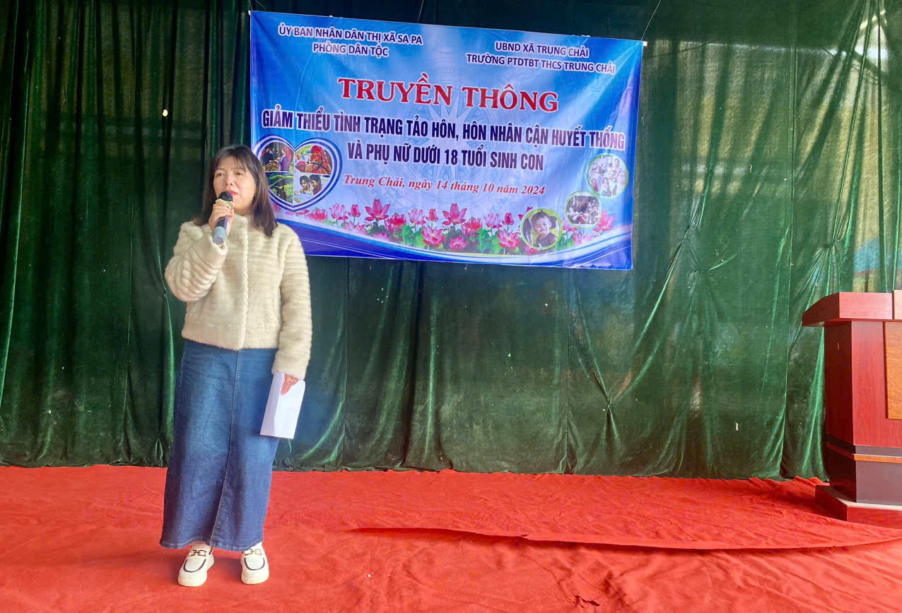 Đẩy mạnh tuyên truyền giảm thiểu tảo hôn, hôn nhân cận huyết thống cho học sinh Sa Pa 