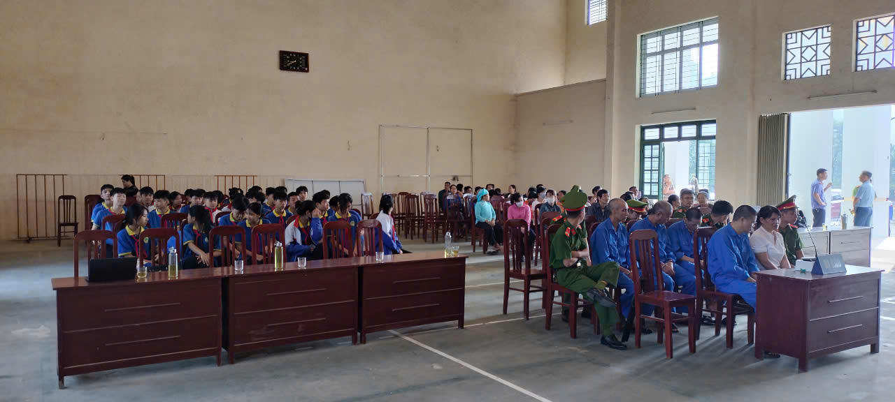 Xét xử lưu động vụ án mua bán, tàng trữ trái phép chất ma tuý