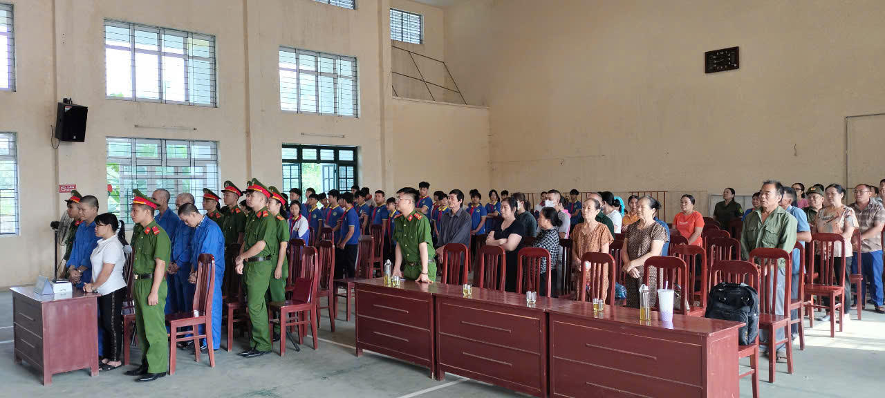 Xét xử lưu động vụ án mua bán, tàng trữ trái phép chất ma tuý