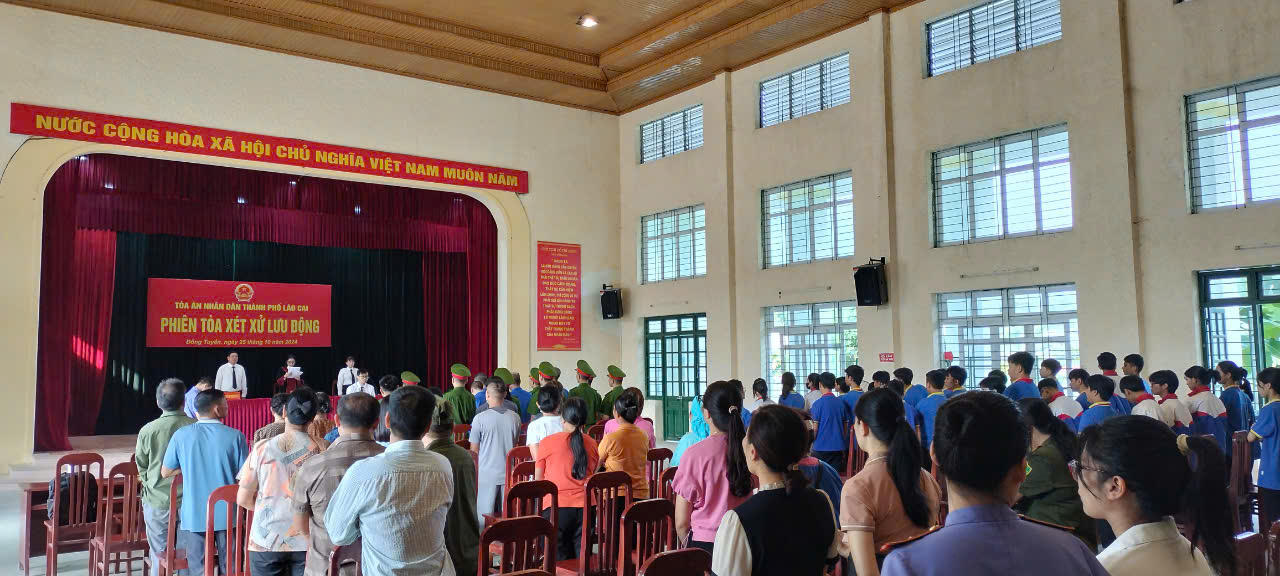 Xét xử lưu động vụ án mua bán, tàng trữ trái phép chất ma tuý