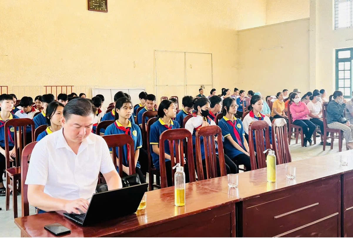 Xét xử lưu động vụ án mua bán, tàng trữ trái phép chất ma tuý