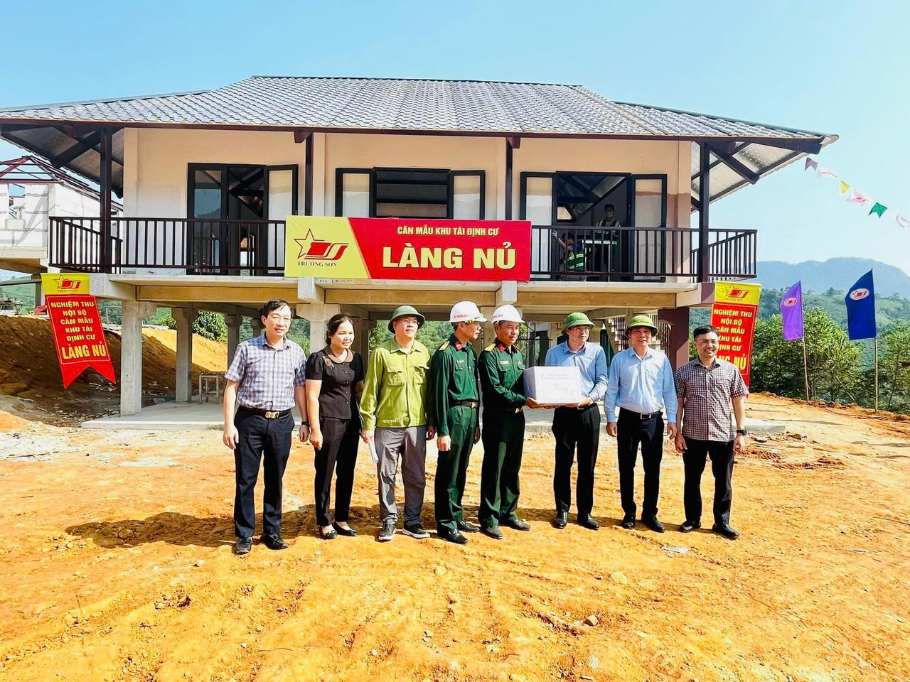 Những ngôi nhà mới ở Làng Nủ