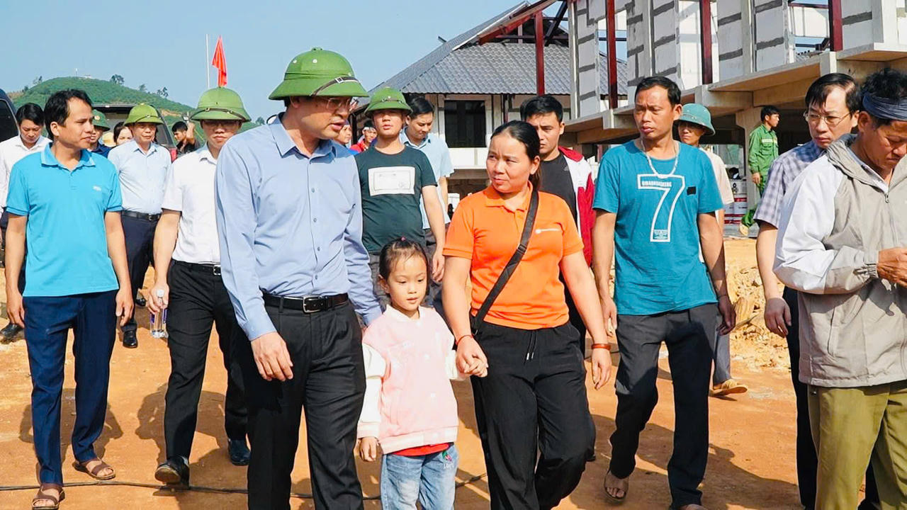 Những ngôi nhà mới ở Làng Nủ