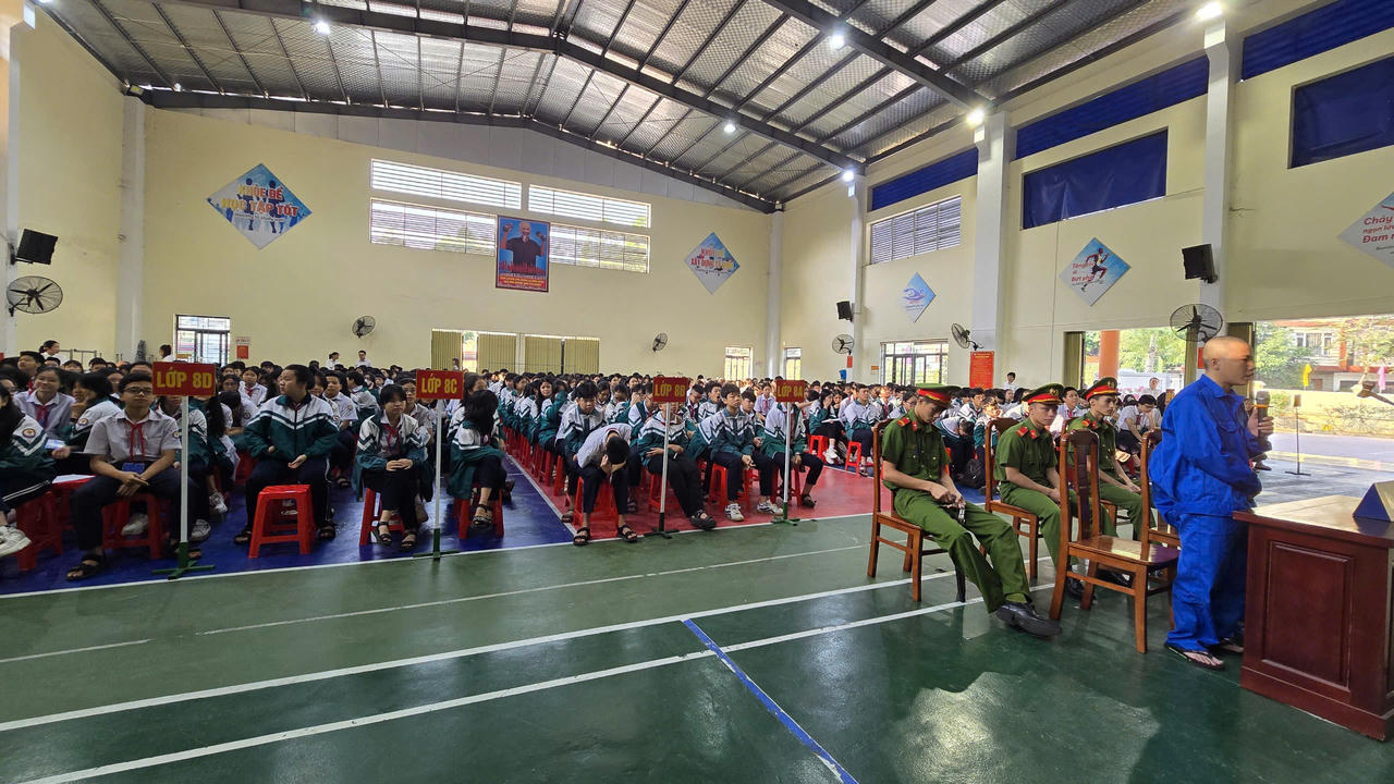 Hơn 400 học sinh tham dự phiên tòa xét xử lưu động tại Lào Cai