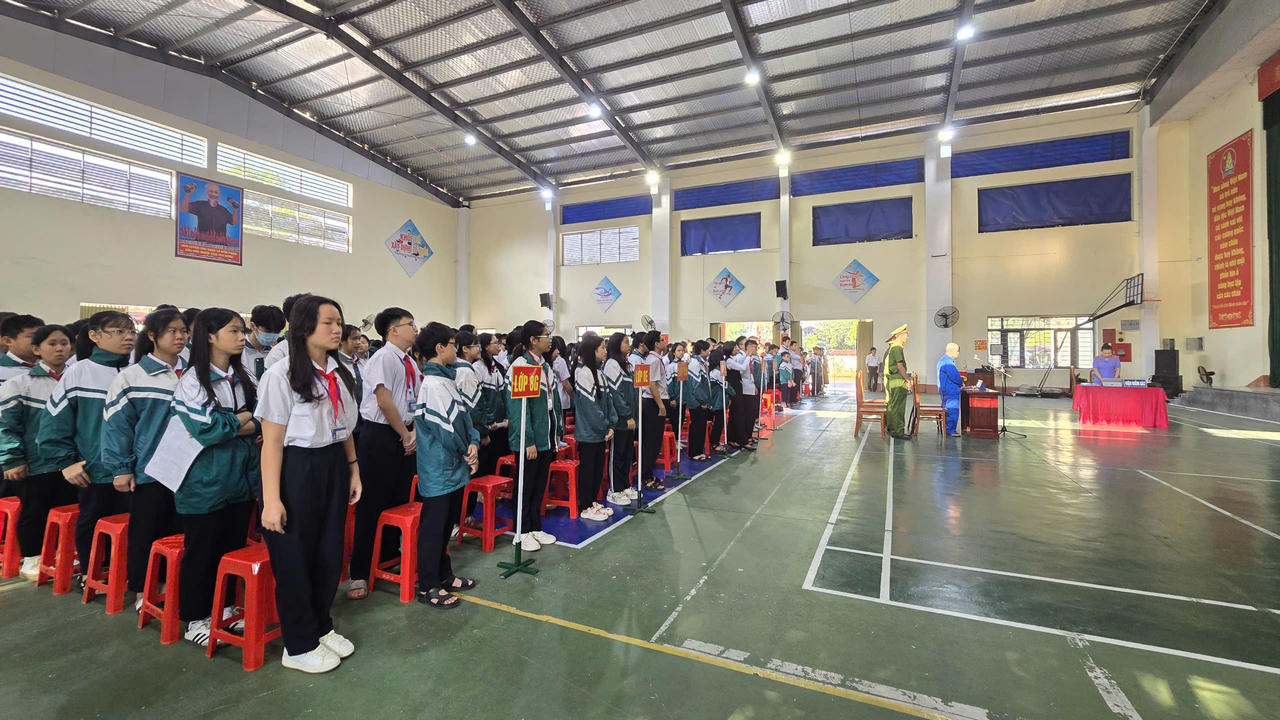 Hơn 400 học sinh tham dự phiên tòa xét xử lưu động tại Lào Cai