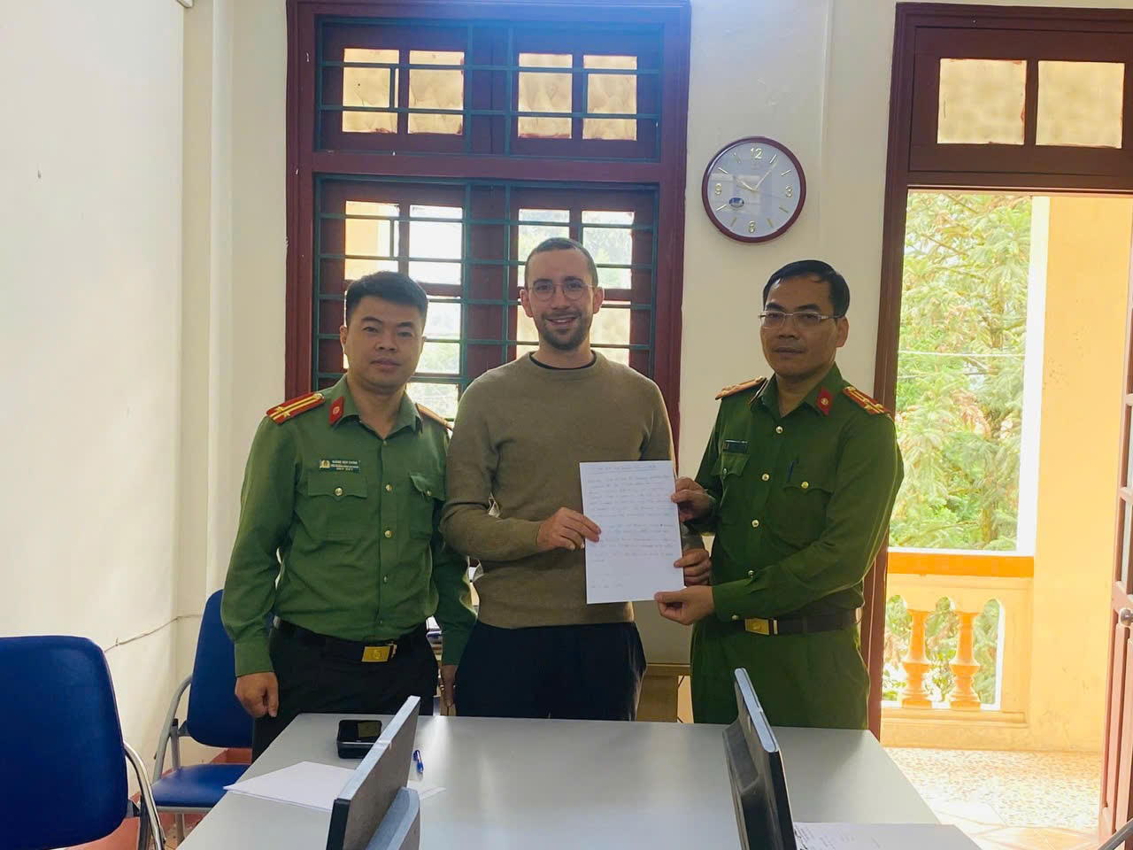 Xuyên đêm tìm kiếm du khách nước ngoài lạc trong rừng Vườn Quốc gia Hoàng Liên