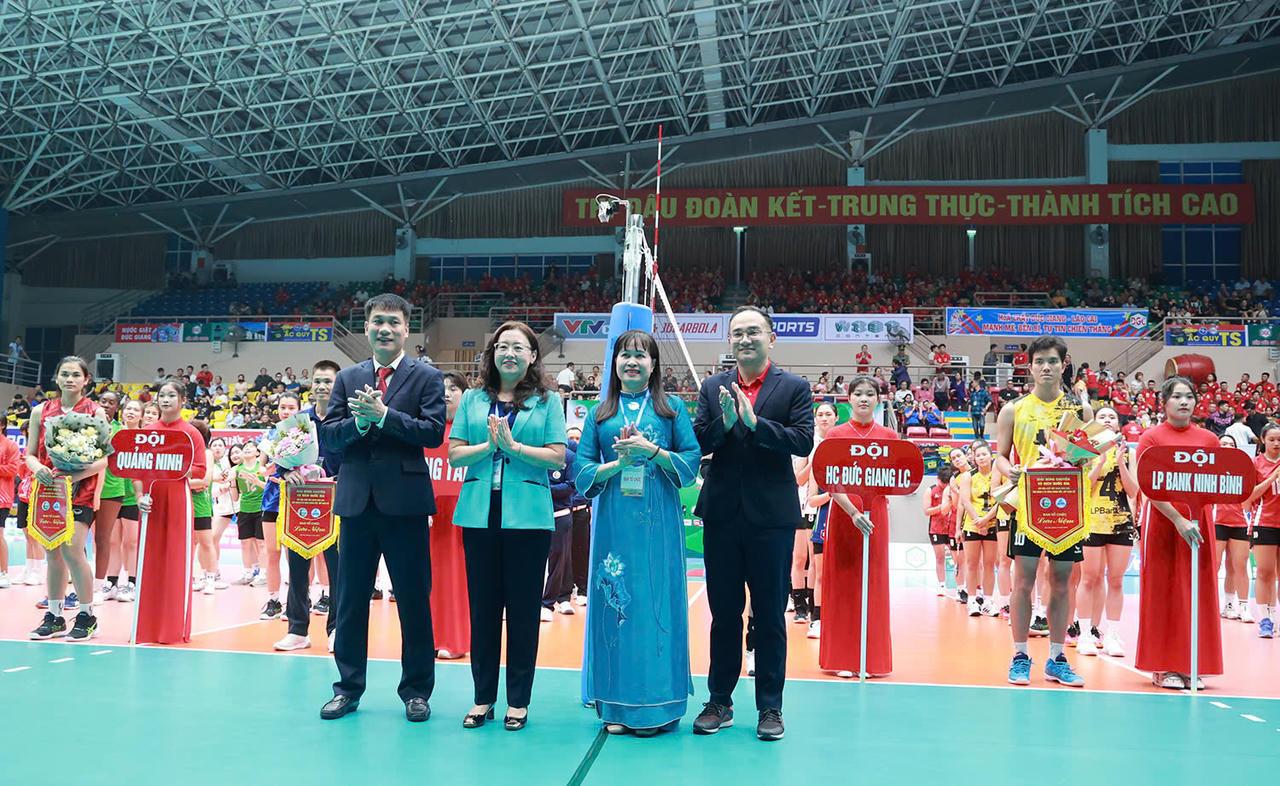 Khai mạc Giải Bóng chuyền VĐQG Cúp Hóa chất Đức Giang