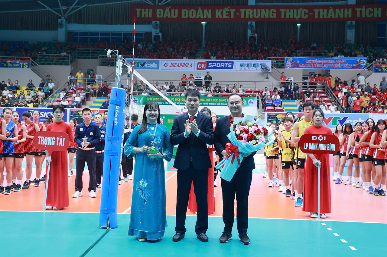 Khai mạc Giải Bóng chuyền VĐQG Cúp Hóa chất Đức Giang