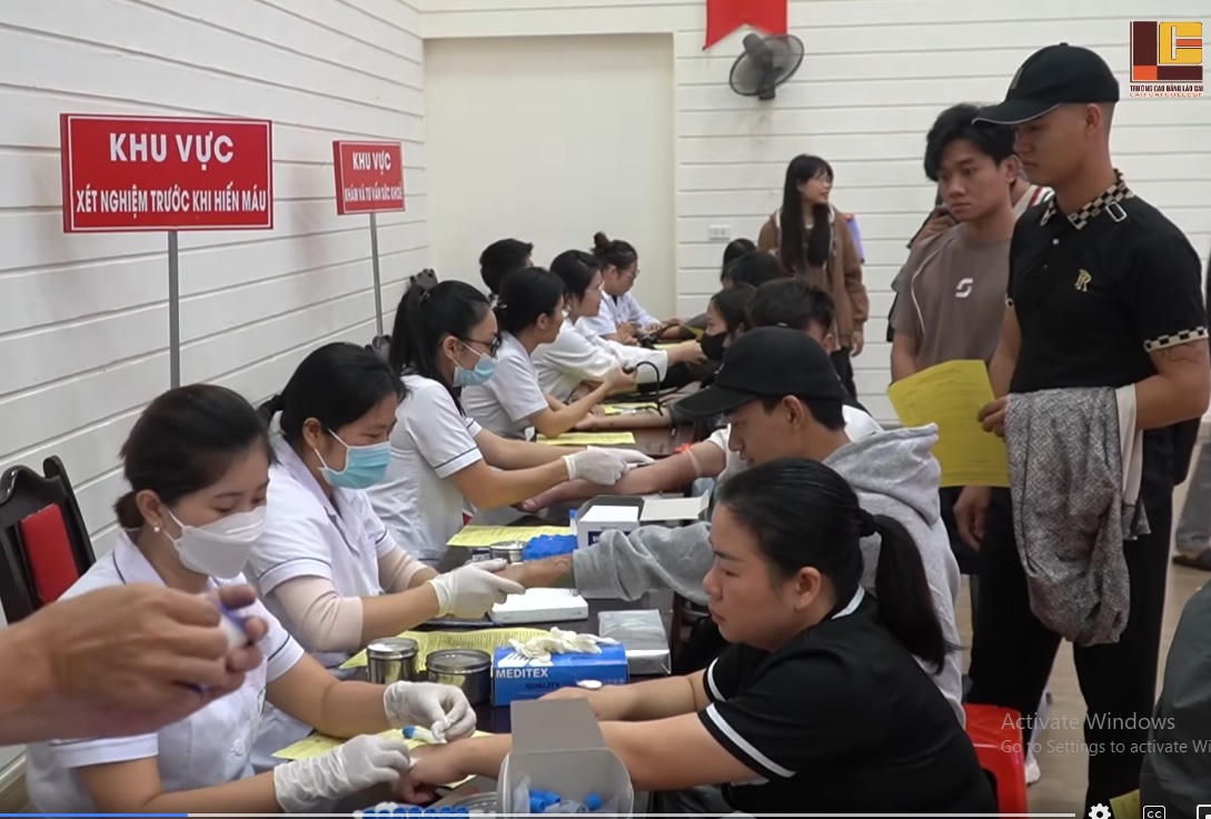 Trường Cao đẳng Lào Cai hưởng ứng ngày hội hiến máu tình nguyện năm 2024