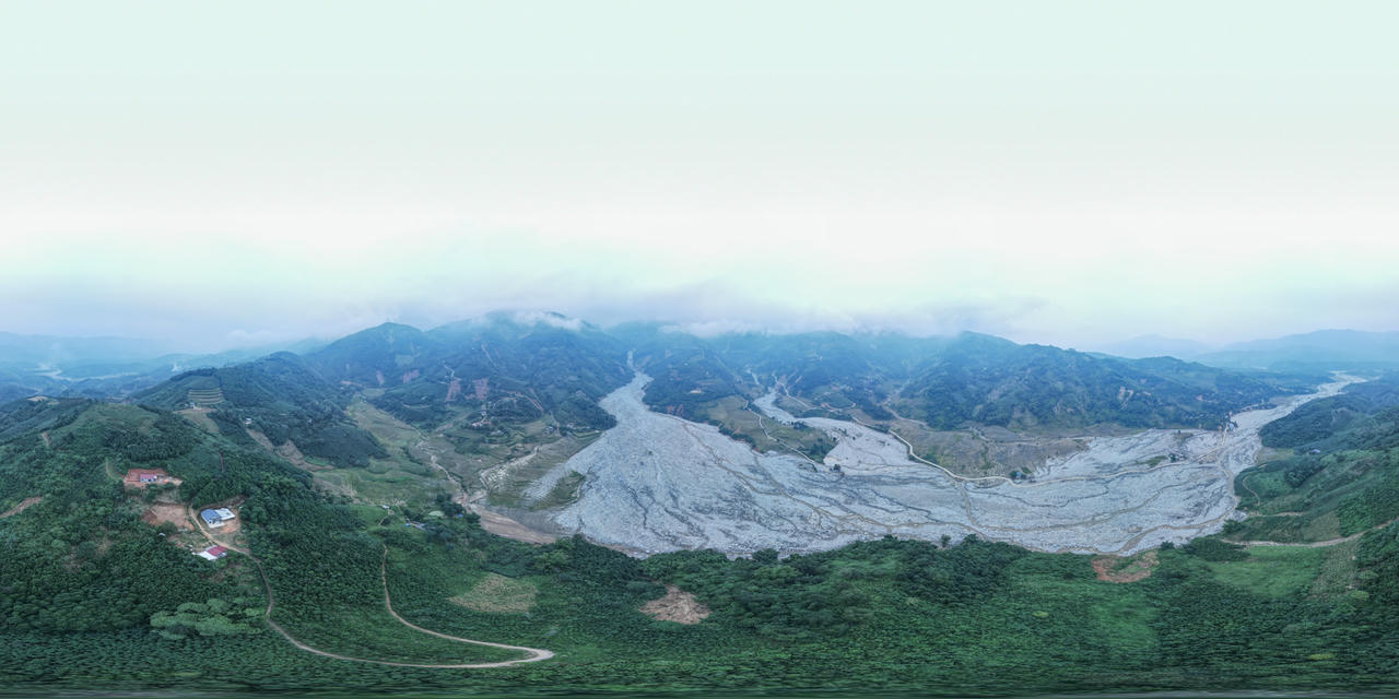 Bất ngờ cảnh dòng suối 'hóa đá' dài 4km ở Lào Cai