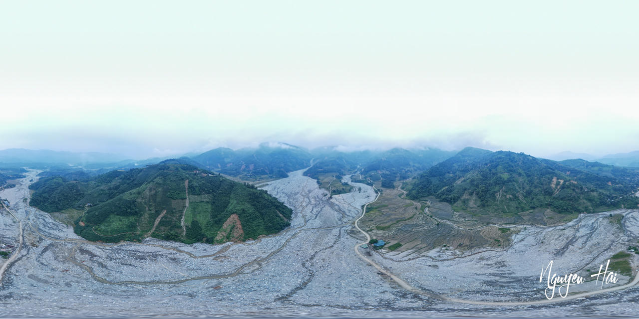 Bất ngờ cảnh dòng suối 'hóa đá' dài 4km ở Lào Cai