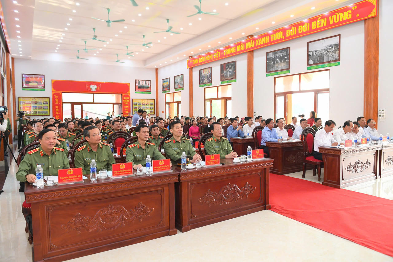 Bộ trưởng Bộ Công an Lương Tam Quang dự Ngày hội Đại đoàn kết toàn dân tộc tại Lào Cai