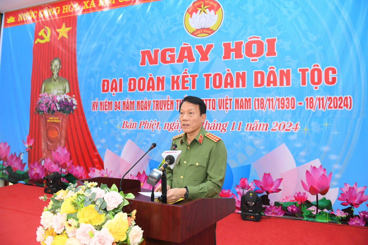 Bộ trưởng Bộ Công an Lương Tam Quang dự Ngày hội Đại đoàn kết toàn dân tộc tại Lào Cai