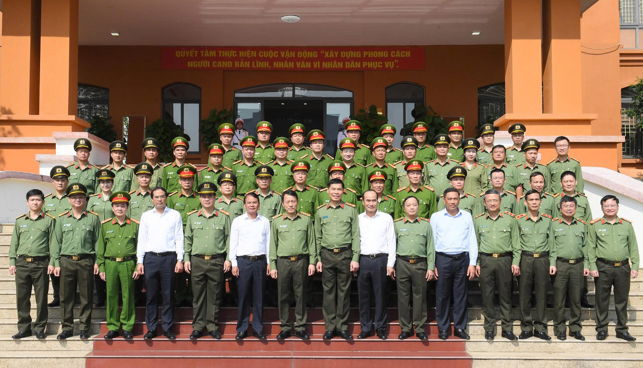 Bộ trưởng Bộ Công an Lương Tam Quang dự Ngày hội Đại đoàn kết toàn dân tộc tại Lào Cai